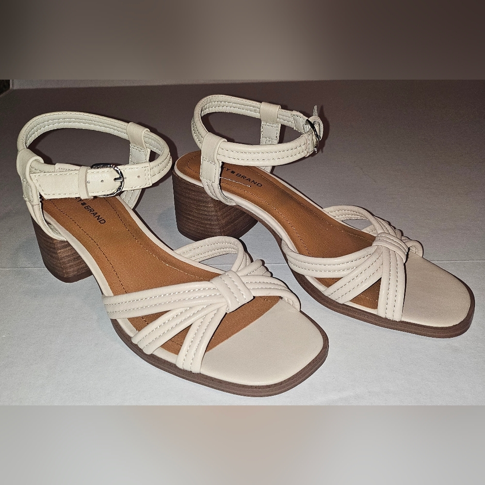 NWOB Lucky Brand Women's Cream Sandals